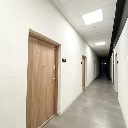 Airport Apartment *