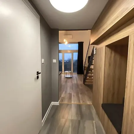 Airport Apartment *